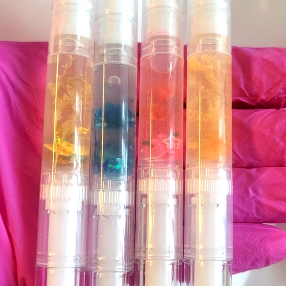 4 Scented Cuticle Oil Pens - Picture 3 of 4